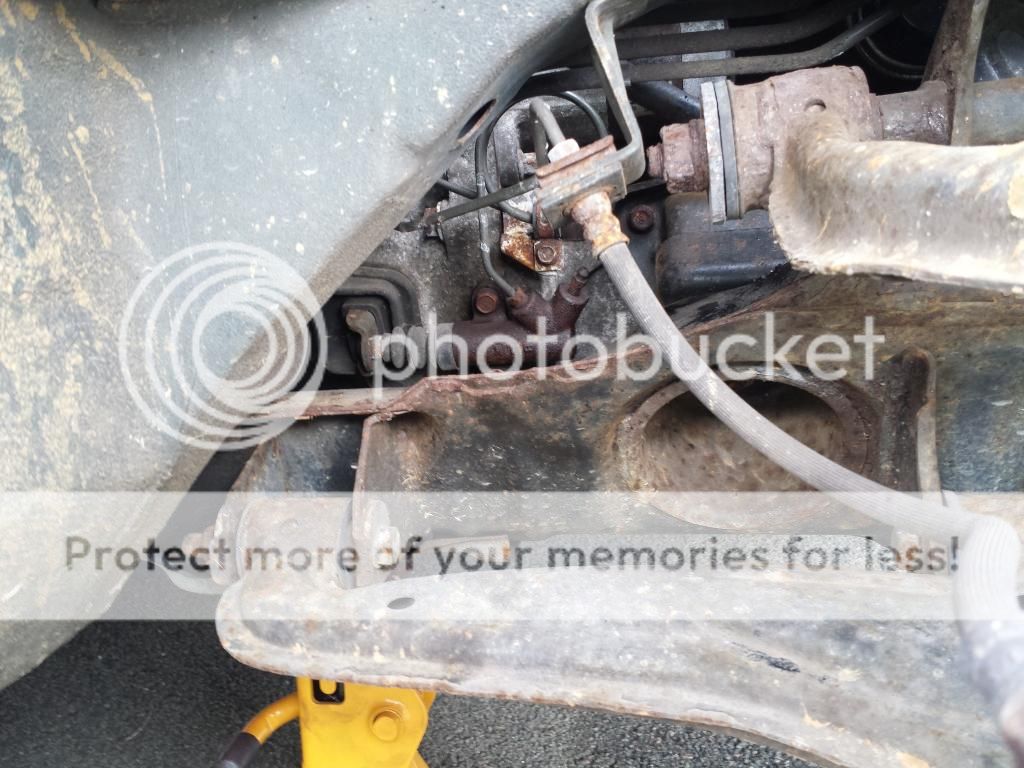 How To Change Your Clutch Slave Cylinder. Mazda MX5 Miata