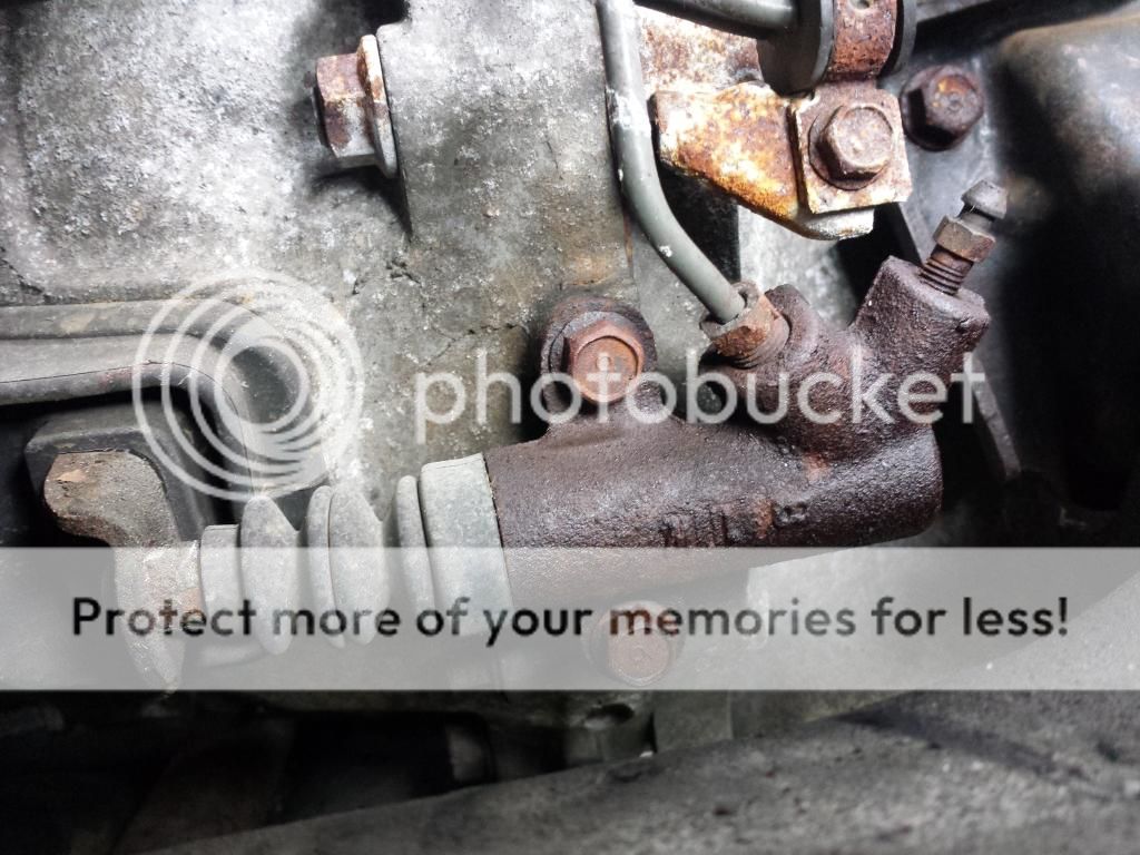 How To Change Your Clutch Slave Cylinder. Mazda MX5 Miata