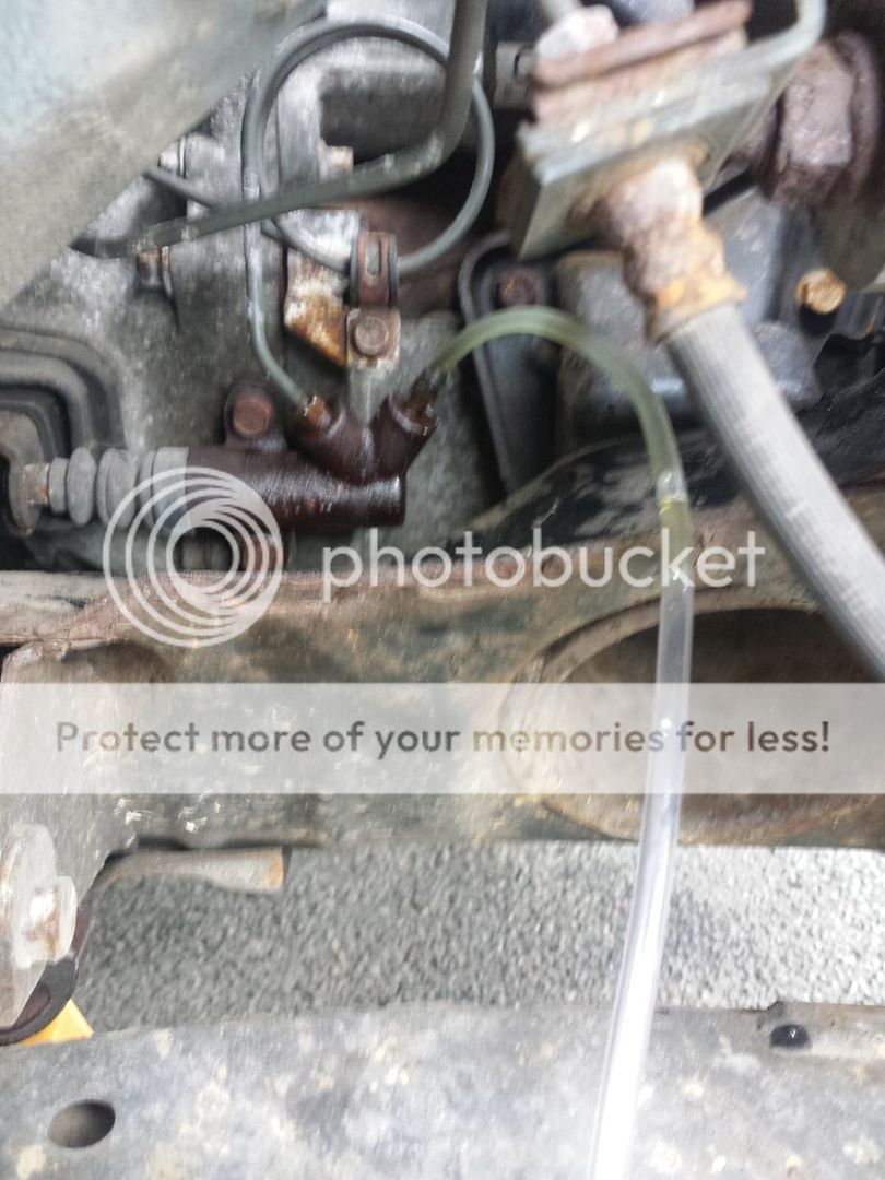 How To Change Your Clutch Slave Cylinder. Mazda MX5 Miata