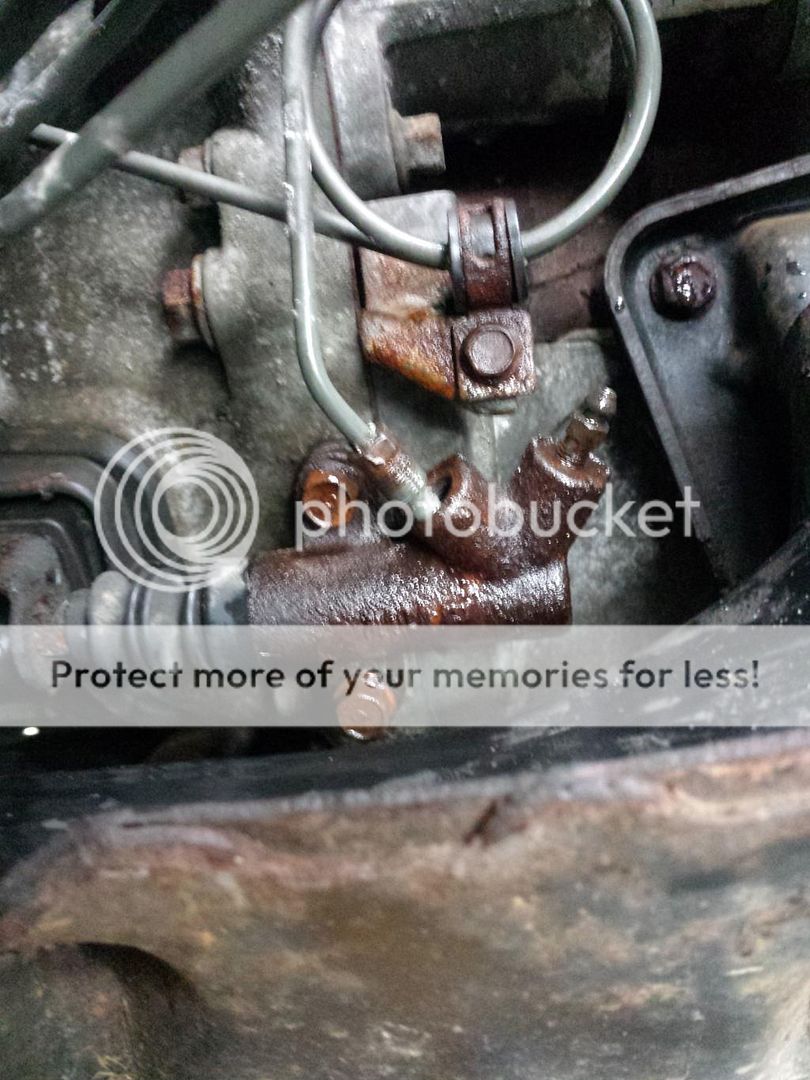 How To Change Your Clutch Slave Cylinder. Mazda MX5 Miata